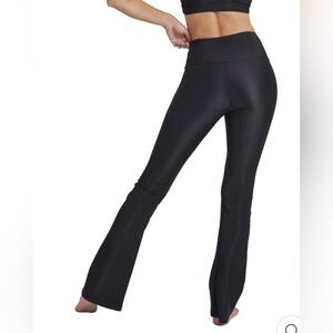 Onzie Black Flare Pants yoga chic trendy stretchy   Activewear  leggings